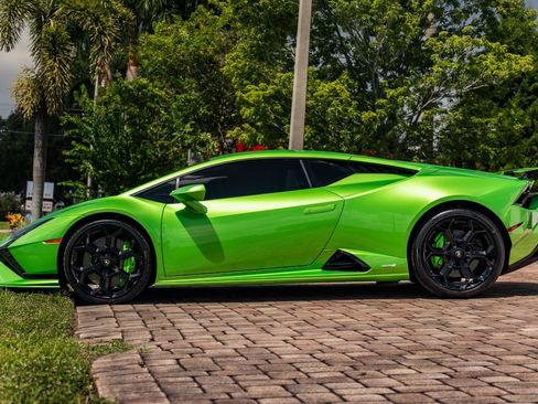 Used 2024 Lamborghini Huracan Tecnica RWD image 2