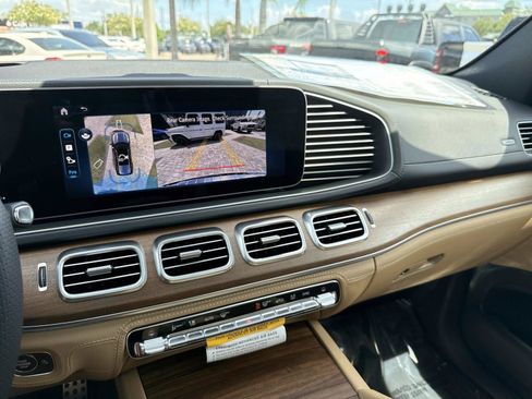 New 2026 Mercedes-Benz GLS 580 4MATIC image 28