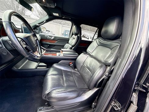 Used 2021 Lincoln Navigator Reserve image 23