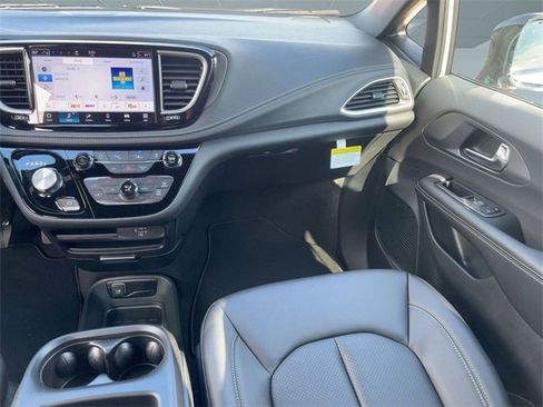New 2026 Chrysler Pacifica Select image 27
