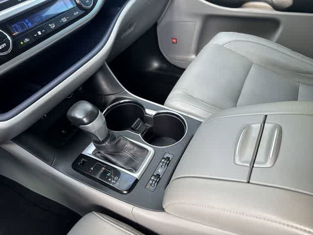 Used 2015 Toyota Highlander Limited Platinum FWD image 29