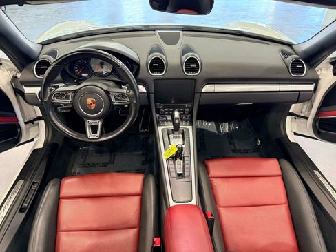 Used 2019 Porsche 718 Boxster S image 24