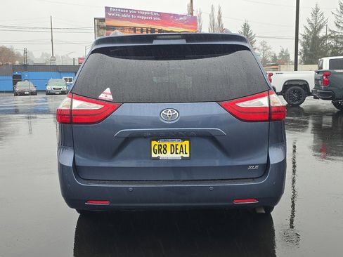 Used 2015 Toyota Sienna XLE w/ XLE Navigation Package image 8