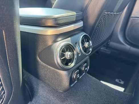 Used 2018 Kia Stinger GT1 AWD/4WD image 32