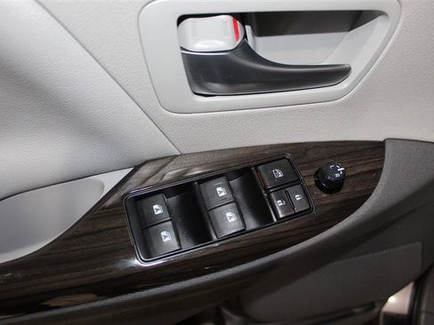 Used 2017 Toyota Sienna XLE w/ XLE Navigation Package FWD image 25