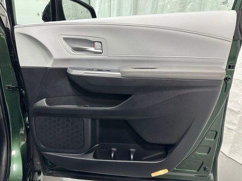 Used 2025 Toyota Sienna XLE image 61