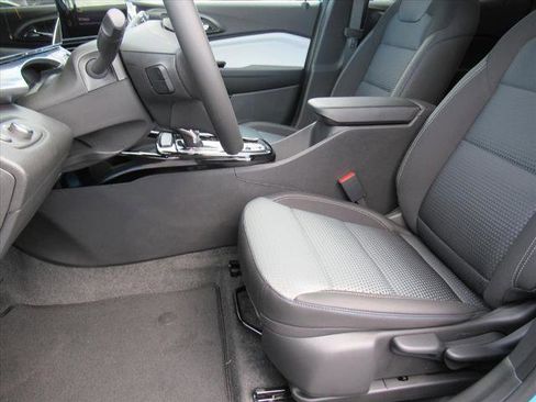 New 2026 Chevrolet Trax LT w/ Sunroof Package image 17