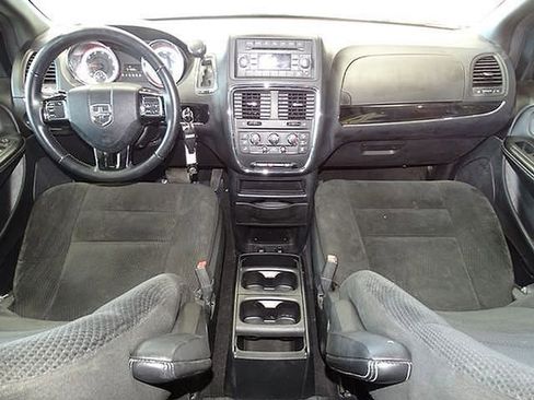 Used 2017 Dodge Grand Caravan SE image 28