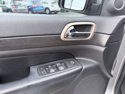Used 2017 Jeep Grand Cherokee Laredo image 19
