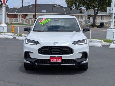 Used 2023 Honda HR-V Sport image 2