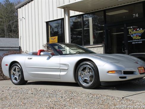 Used 2001 Chevrolet Corvette Coupe w/ Preferred Equipment Group2 RWD image 18