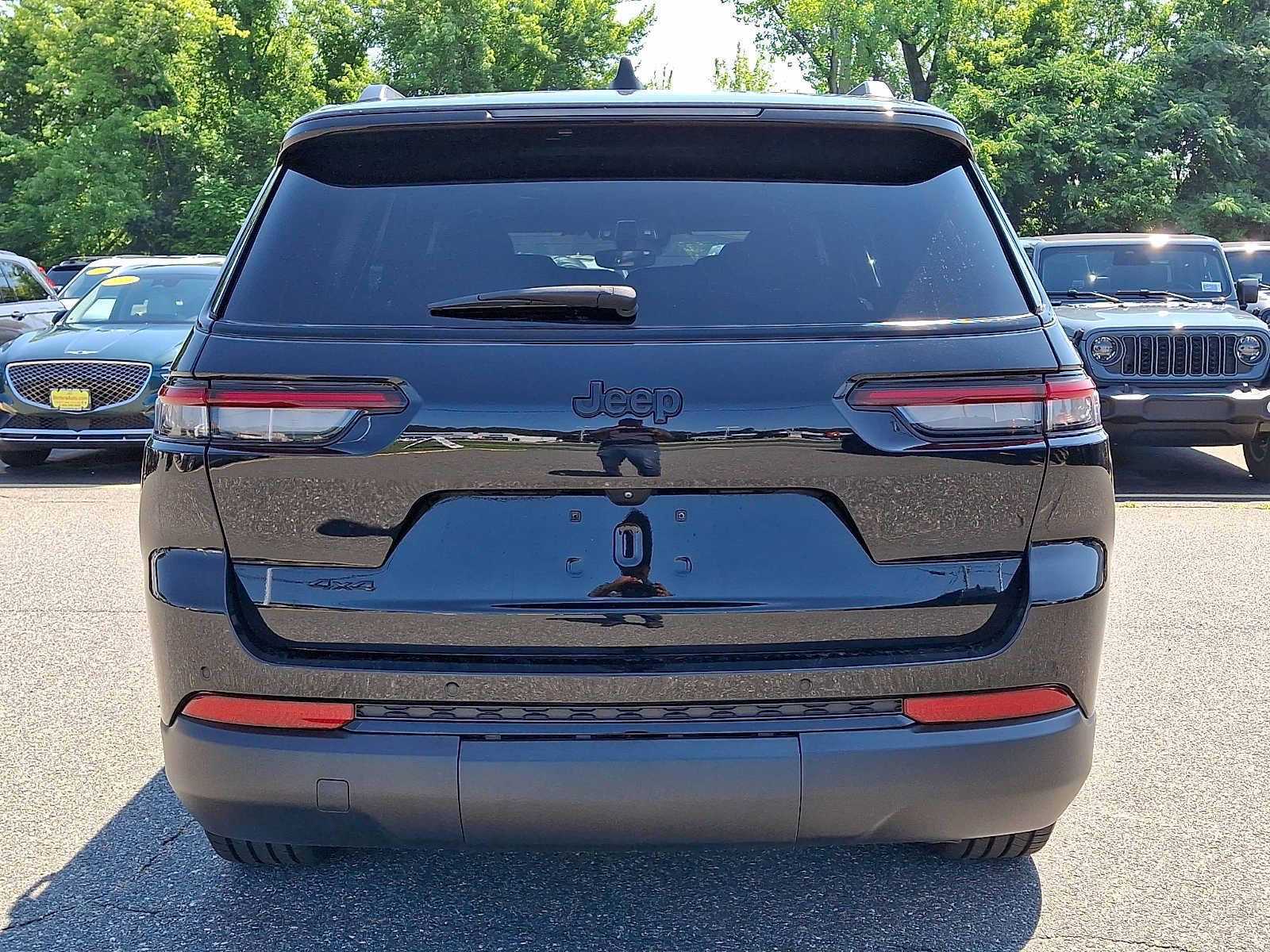 Used 2023 Jeep Grand Cherokee L Laredo AWD/4WD image 5