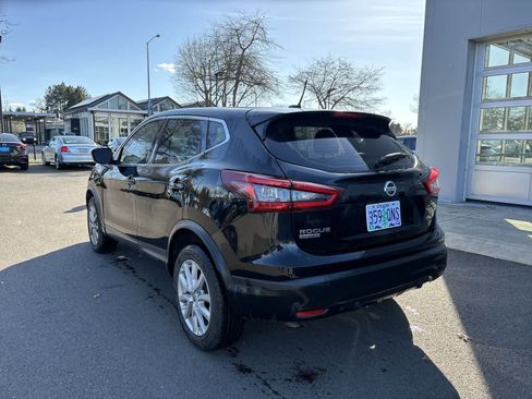 Used 2022 Nissan Rogue Sport S image 3