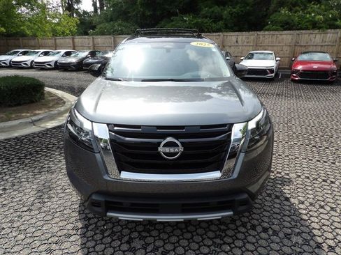 Used 2025 Nissan Pathfinder Platinum w/ Cargo Package AWD/4WD image 2