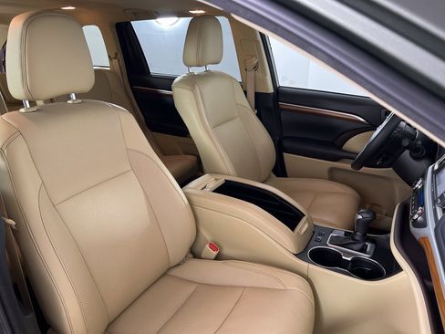Used 2018 Toyota Highlander Limited image 23