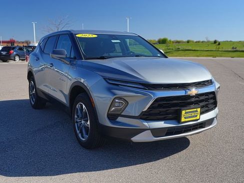 Used 2025 Chevrolet Blazer LT AWD/4WD image 3