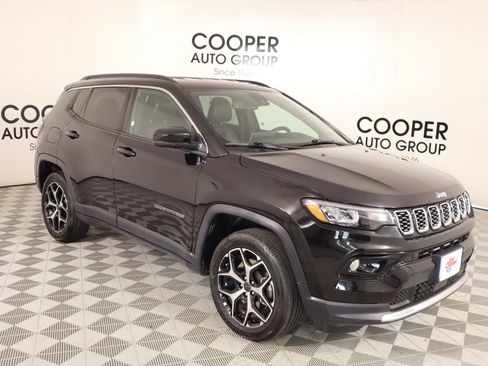 Used 2025 Jeep Compass Limited image 1