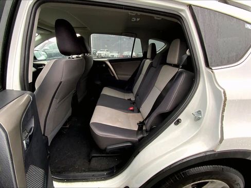 Used 2015 Toyota RAV4 XLE image 21