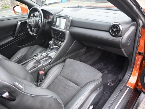 Used 2017 Nissan GT-R Premium AWD/4WD image 63