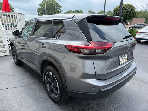 Used 2024 Nissan Rogue SV AWD/4WD image 5