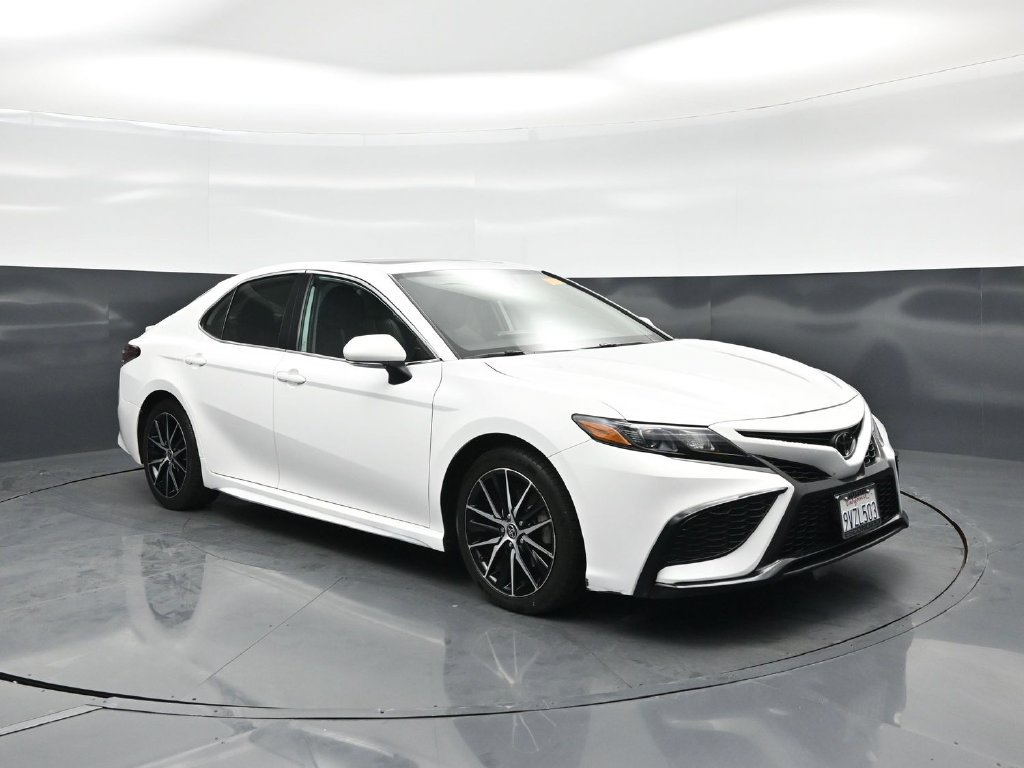 Used 2023 Toyota Camry SE w/ Cold Weather Package FWD image 20