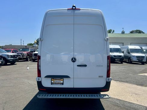 Used 2019 Mercedes-Benz Sprinter 170 Cargo image 4