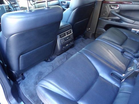 Used 2011 Lexus LX 570 Base AWD 4dr SUV image 21