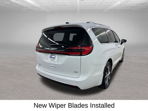Used 2026 Chrysler Pacifica Pinnacle image 12