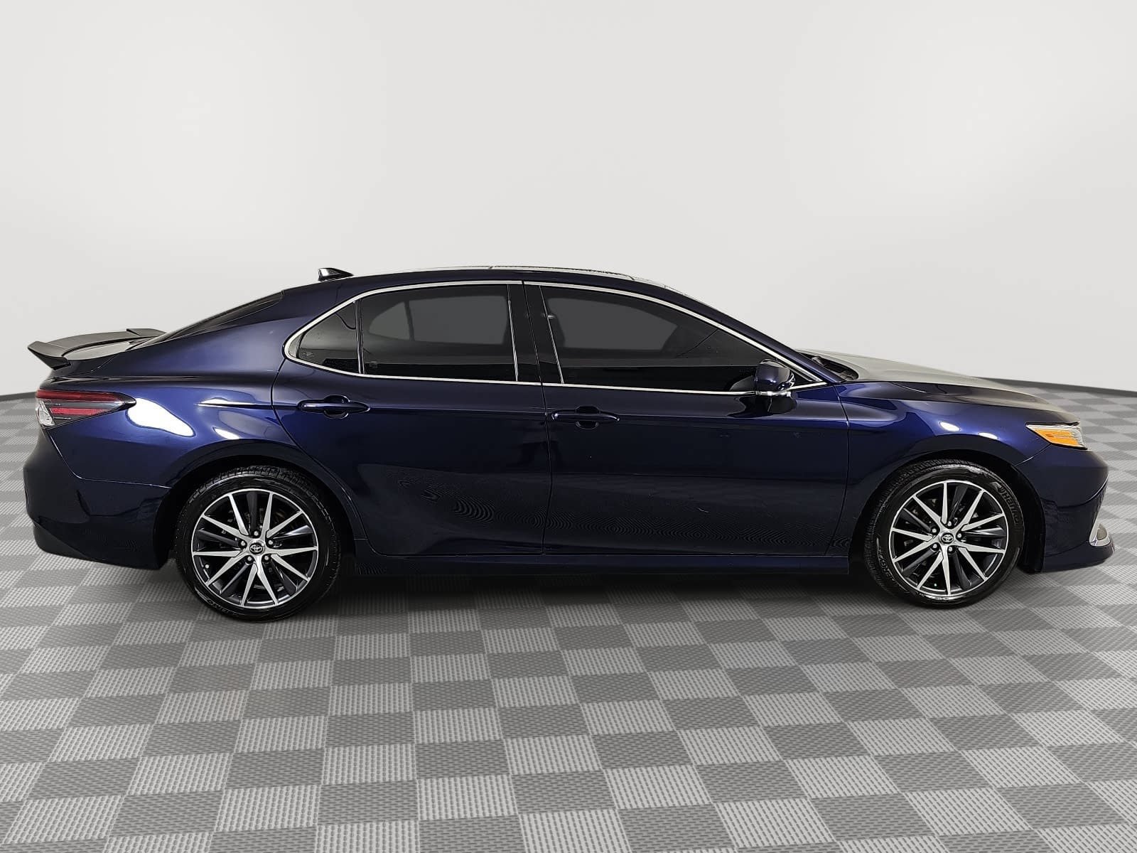 Used 2022 Toyota Camry XLE FWD image 9