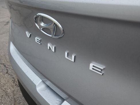 Used 2024 Hyundai Venue SEL FWD image 15