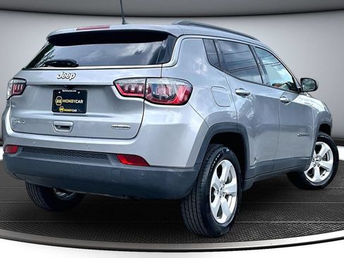 Used 2019 Jeep Compass Latitude w/ Cold Weather Group AWD/4WD image 6