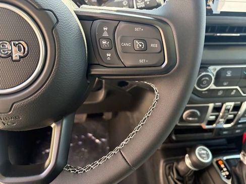 New 2025 Jeep Gladiator Sport image 19