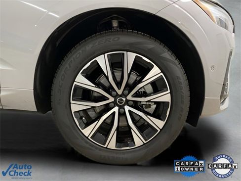 Used 2025 Volvo XC60 B5 Plus image 26