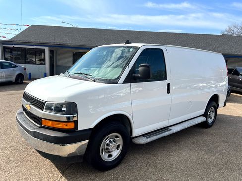 Used 2022 Chevrolet Express 2500 w/ Driver Convenience Package image 3