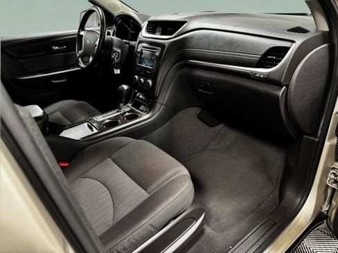 Used 2016 Chevrolet Traverse LT image 11