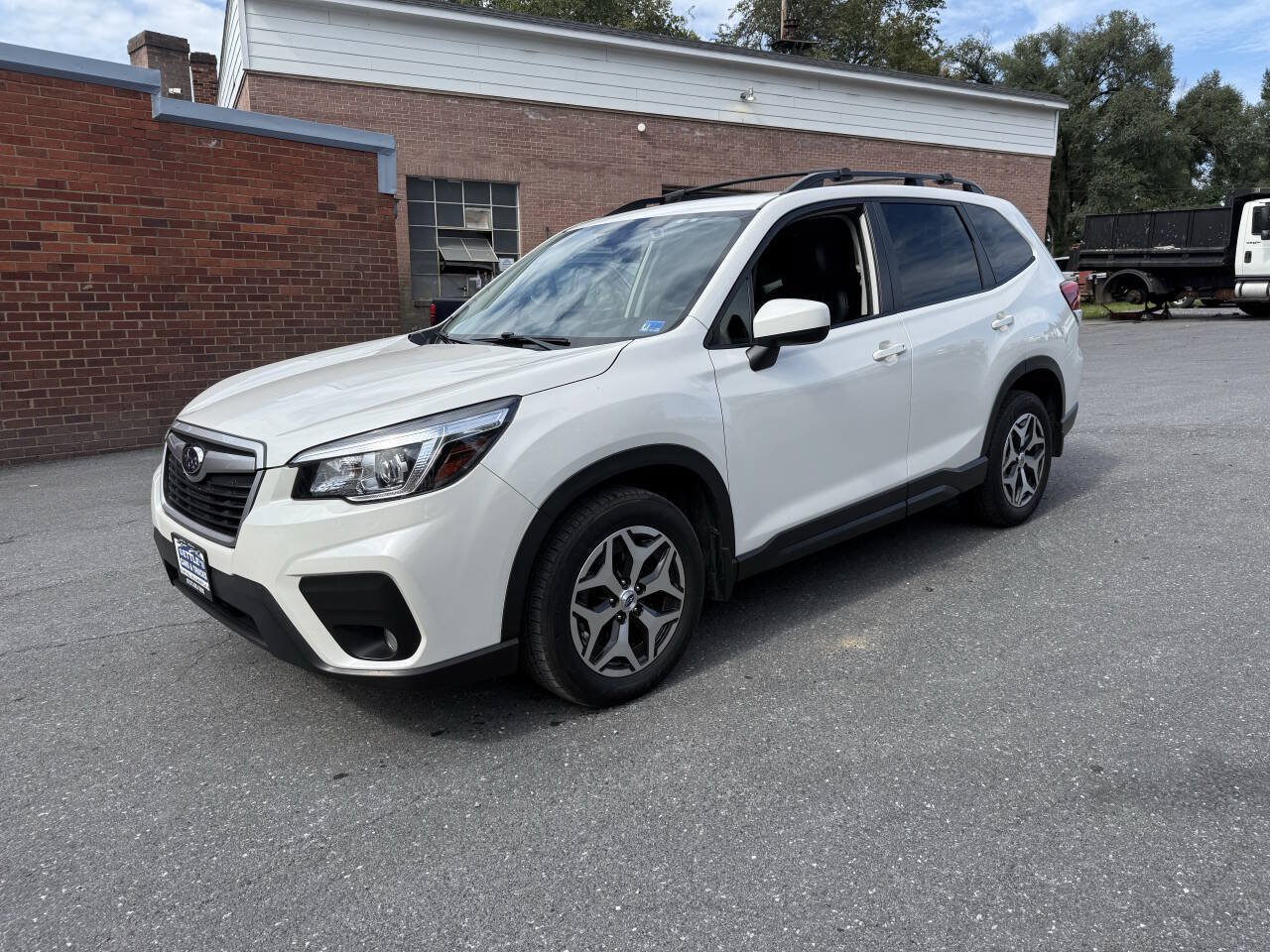 Used 2020 Subaru Forester Premium AWD/4WD image 1
