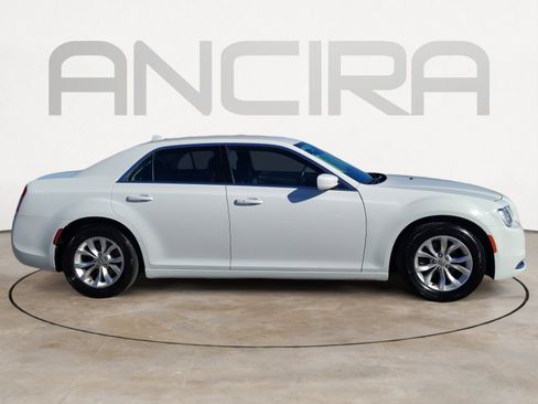 Used 2020 Chrysler 300 Touring image 12