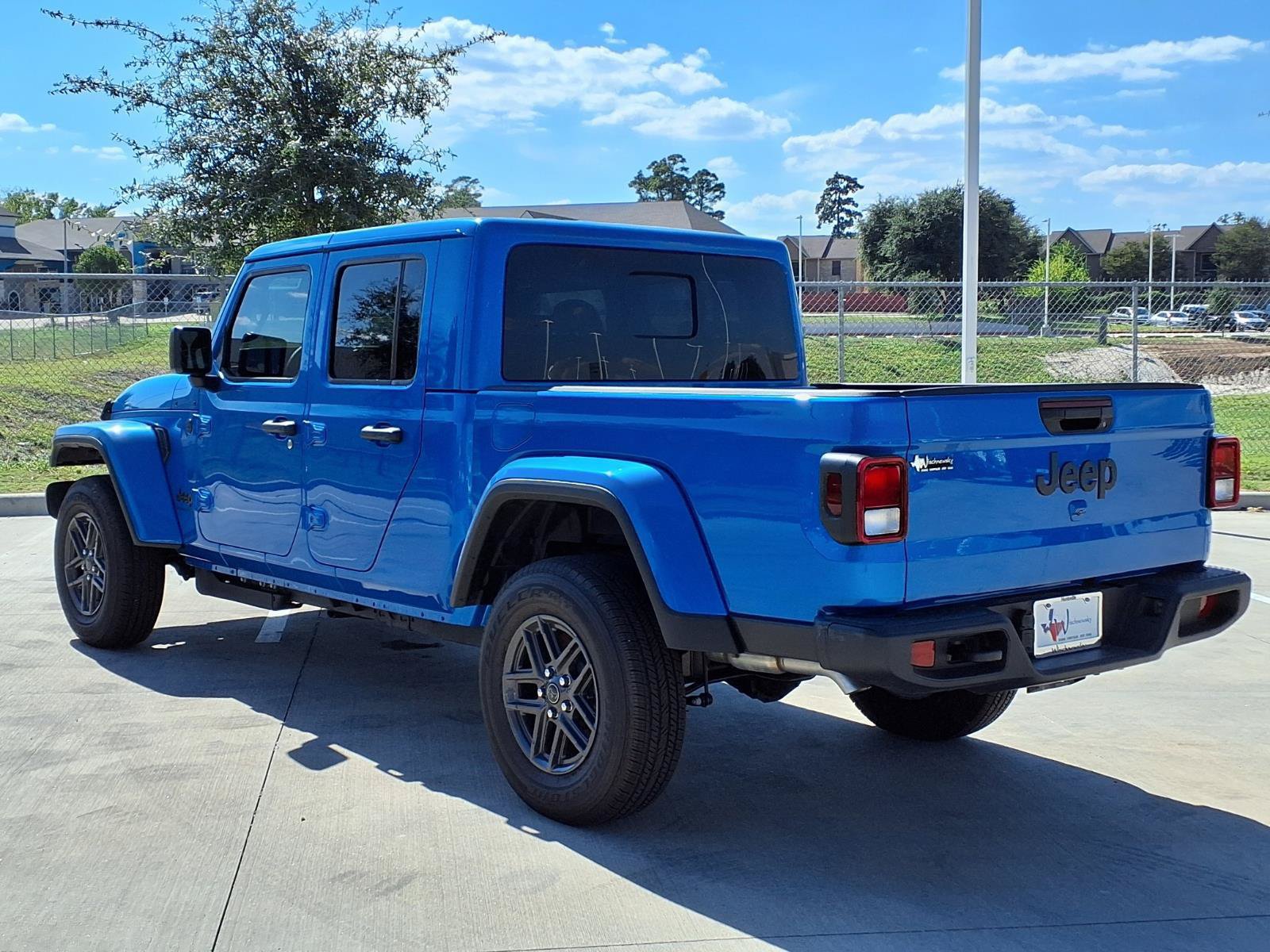 New 2026 Jeep Gladiator Sport AWD/4WD image 2