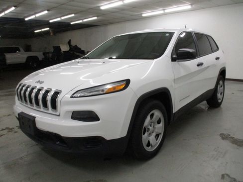 Used 2017 Jeep Cherokee Sport w/ Cold Weather Group image 3