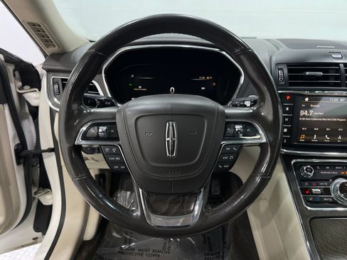 Used 2018 Lincoln Continental Select w/ Continental Climate Package AWD/4WD image 22