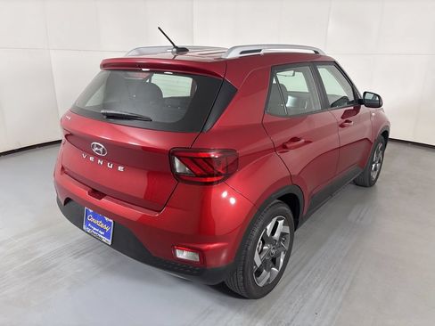 Used 2025 Hyundai Venue SEL FWD image 8