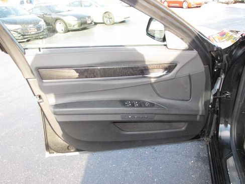 Used 2014 BMW 740Li w/ Executive Package image 10