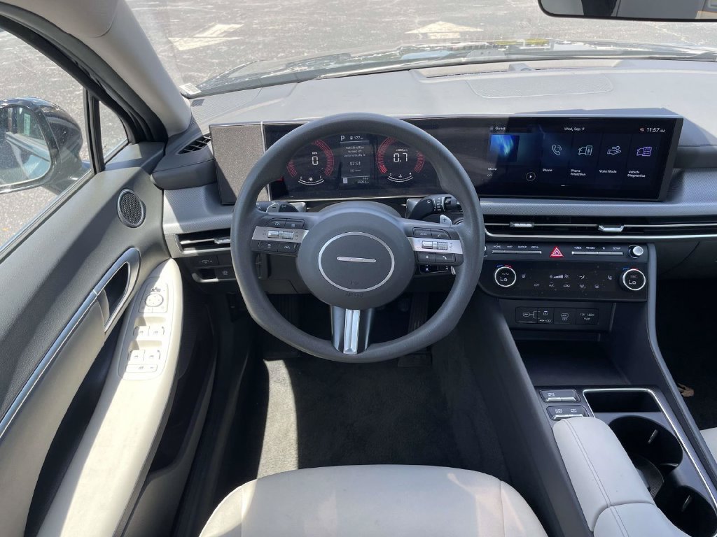 Used 2025 Hyundai Sonata SEL FWD image 13