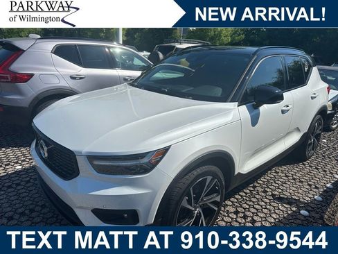 Used 2021 Volvo XC40 T4 R-Design w/ Climate Package FWD image 1