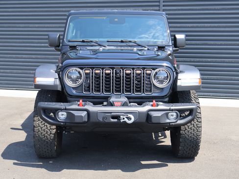 Used 2024 Jeep Wrangler Unlimited Rubicon w/ Capability Package AWD/4WD image 2
