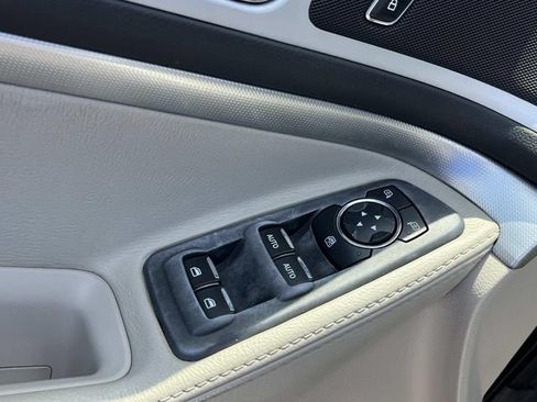 Used 2015 Ford Explorer XLT FWD image 22