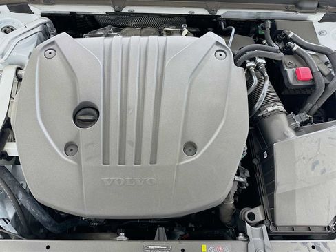 Used 2025 Volvo V60 B5 Cross Country Ultra w/ Climate Package image 28