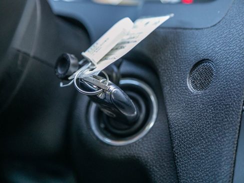 Used 2009 Mercedes-Benz C 300 Sedan image 28