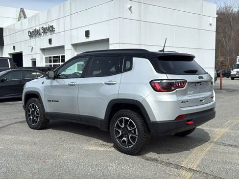 Certified 2025 Jeep Compass Trailhawk w/ Trailhawk Convenience Group AWD/4WD image 8