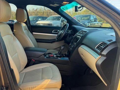 Used 2016 Ford Explorer XLT w/ Equipment Group 202A image 9